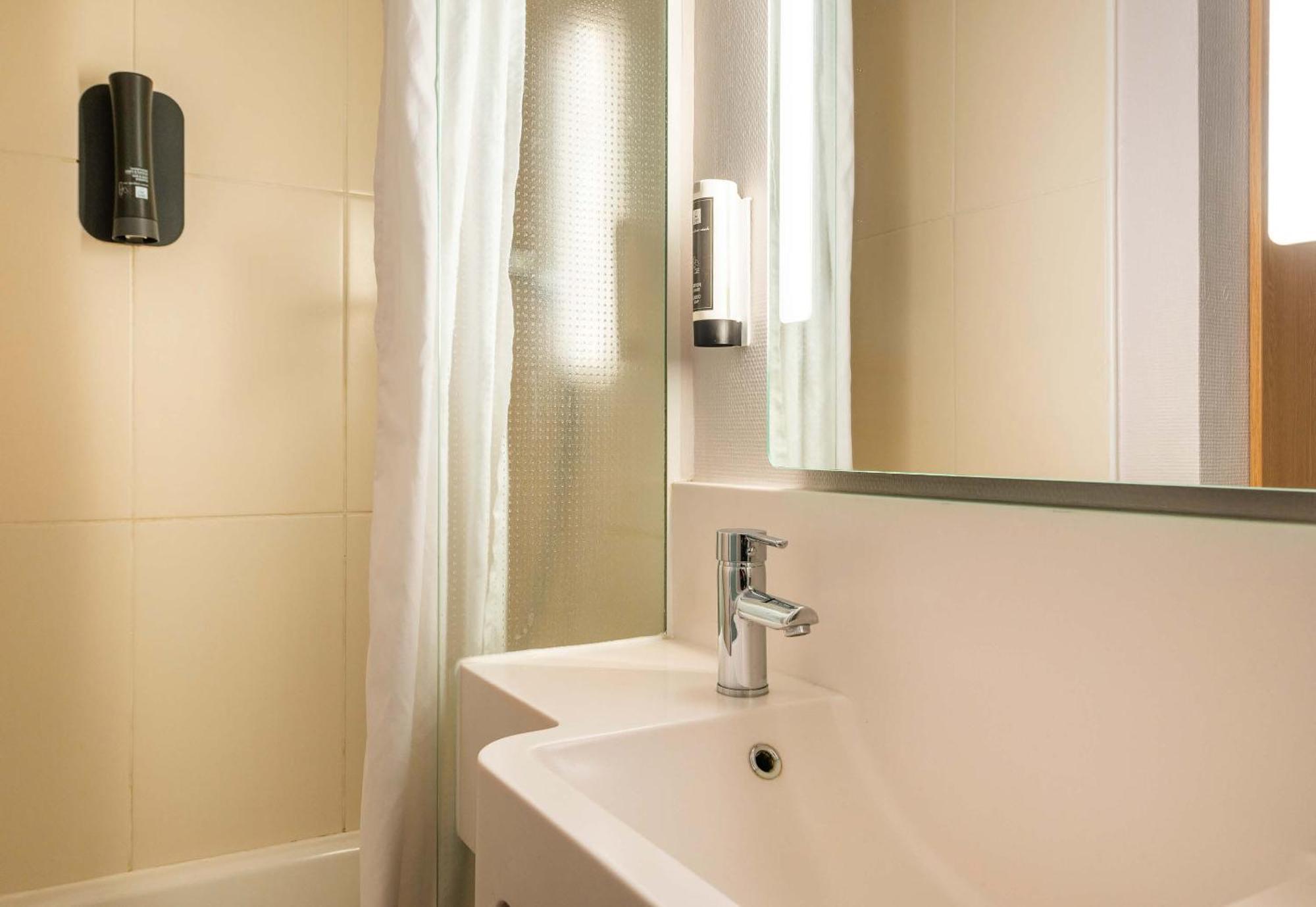B&B Hotel Nantes Parc Expos La Chapelle Екстериор снимка